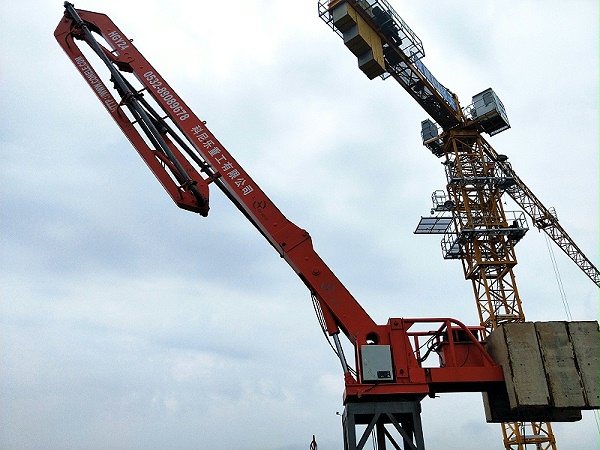 科尼乐重工电梯井内爬式液压布料机