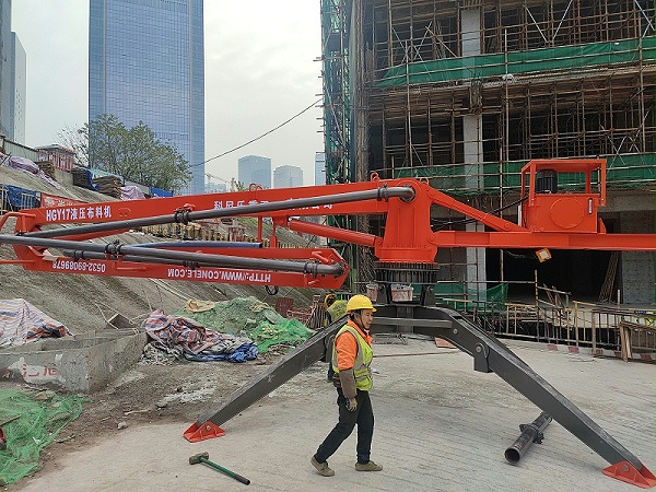 科尼乐重工移动式液压布料机