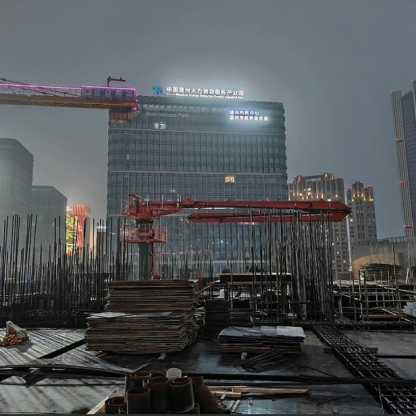 科尼乐重工楼板顶升式液压布料机