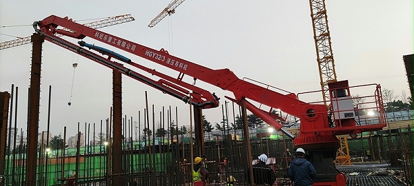 科尼乐重工楼板顶升式液压布料机