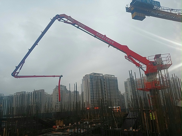 科尼乐重工楼板顶升式液压布料机