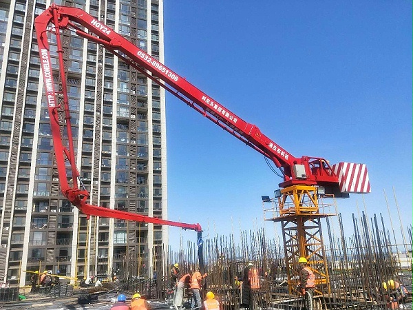 科尼乐电梯井内爬式