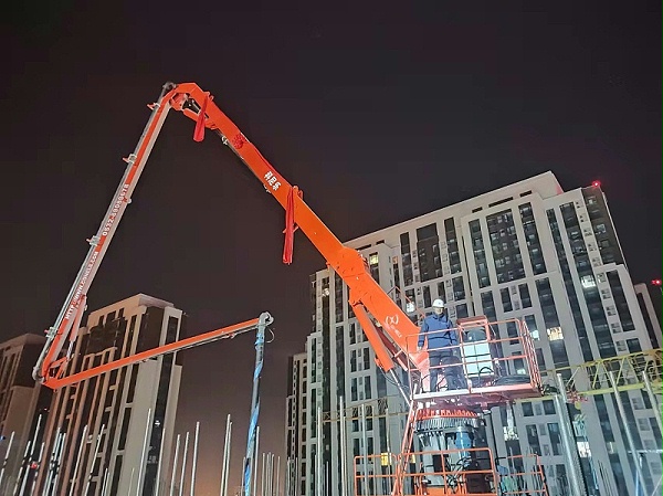 科尼乐重工楼板顶升式液压布料机