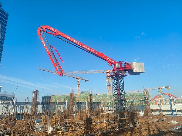 科尼乐重工电梯井内爬式液压布料机7