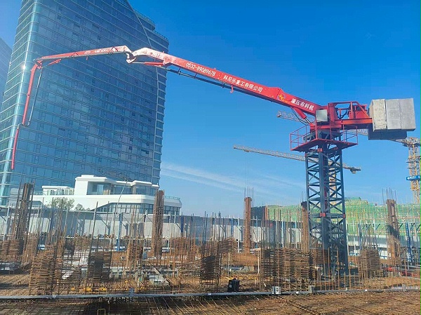 科尼乐重工电梯井内爬式液压布料机