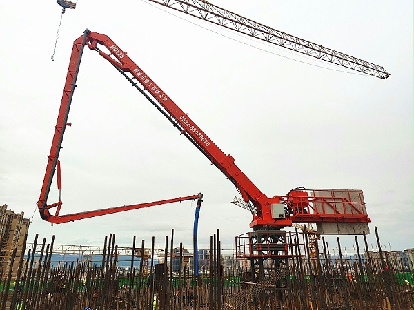 科尼乐重工电梯井内爬式液压布料机