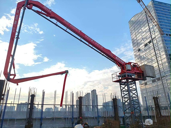 科尼乐重工电梯井内爬式液压布料机