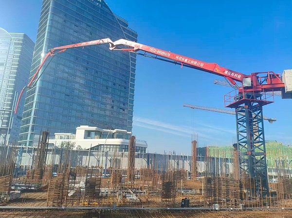 科尼乐重工电梯井内爬式液压布料机