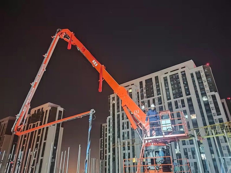 科尼乐重工楼板顶升式液压布料机