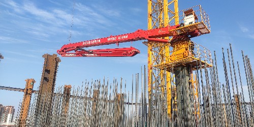 高层浇筑设备反复拆装拖工期？楼板顶升式液压布料机无需反复拆装