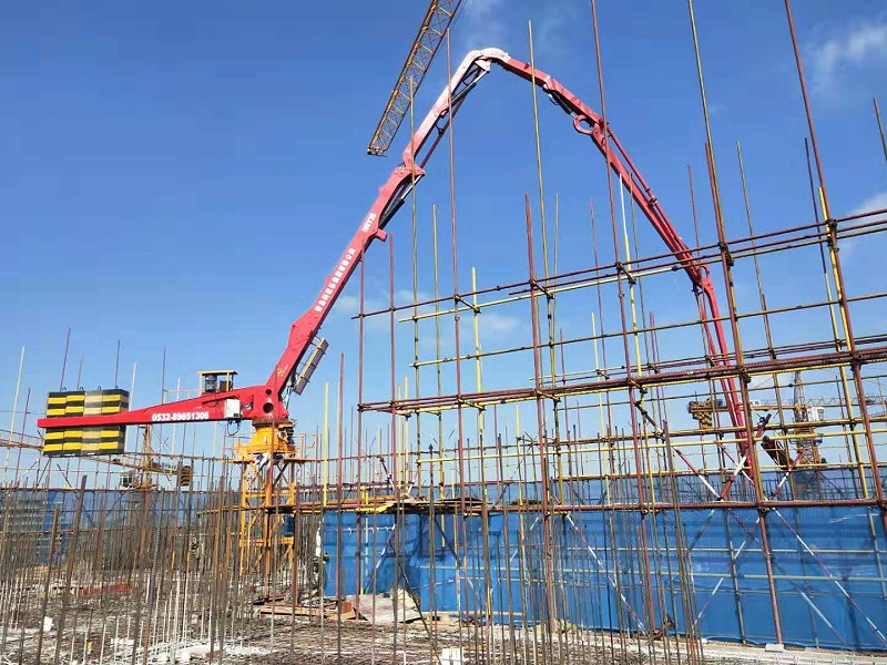 科尼乐重工电梯井内爬式液压布料机
