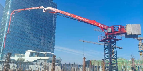 随楼而升，布料无忧！科尼乐重工电梯井内爬式液压布料机，让高层施工快人一步