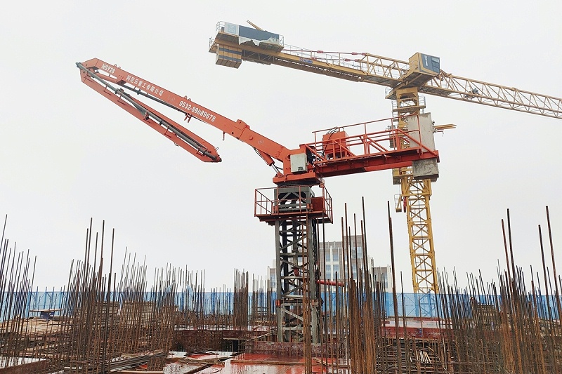 科尼乐重工电梯井内爬式液压布料机